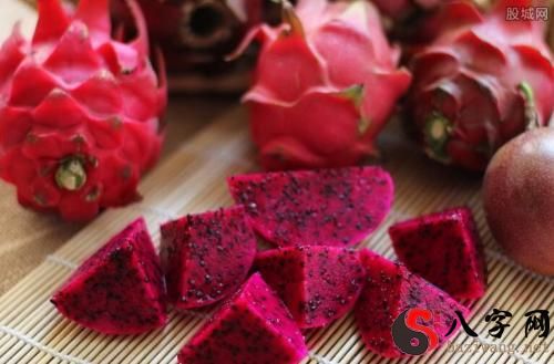 梦见别人买火龙果来看我