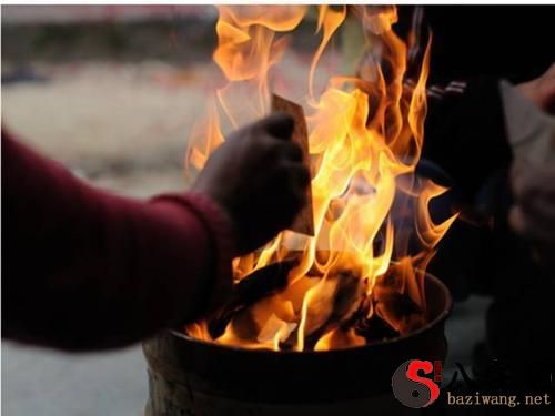 梦见和别人一起烧纸