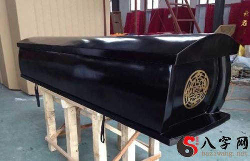 梦见自己进棺材