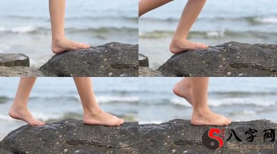 梦见自己光脚走路