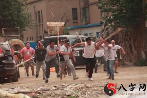 梦见两个熟悉的人打架