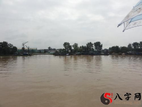 梦见洪水冲断桥