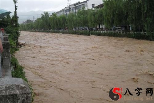 梦见洪水冲走了房屋